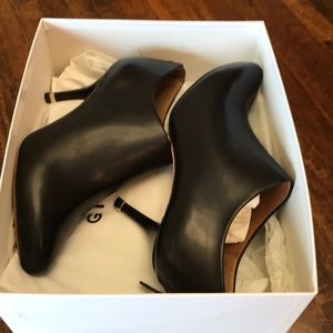 Beautiful Givenchy booties size 7.5